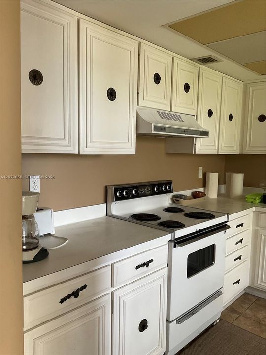 For Sale: $165,000 (2 beds, 2 baths, 1042 Square Feet)