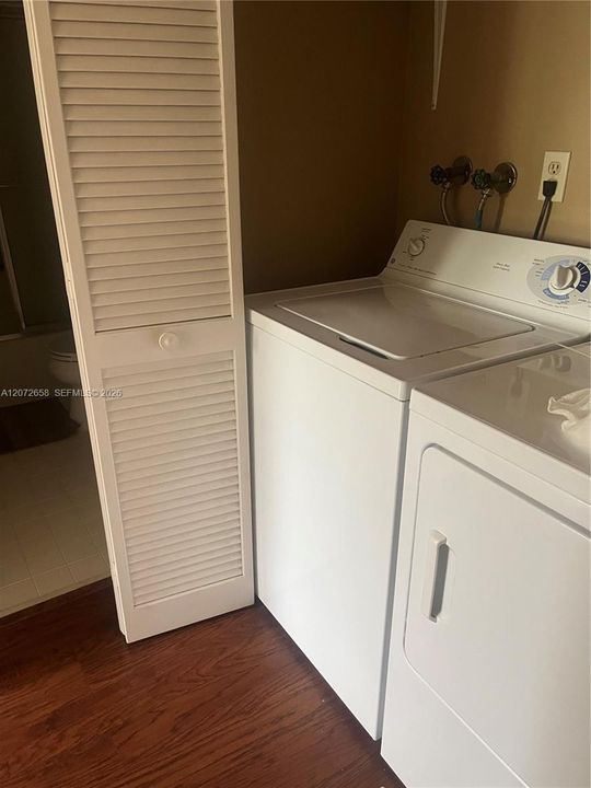 For Sale: $165,000 (2 beds, 2 baths, 1042 Square Feet)