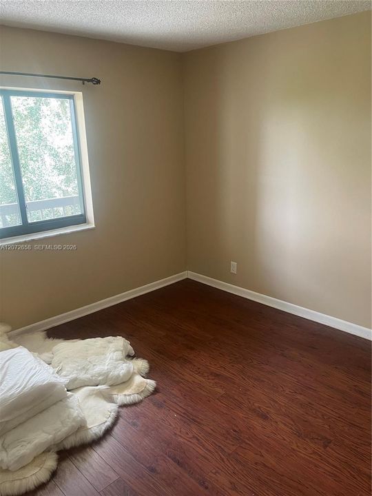 For Sale: $165,000 (2 beds, 2 baths, 1042 Square Feet)