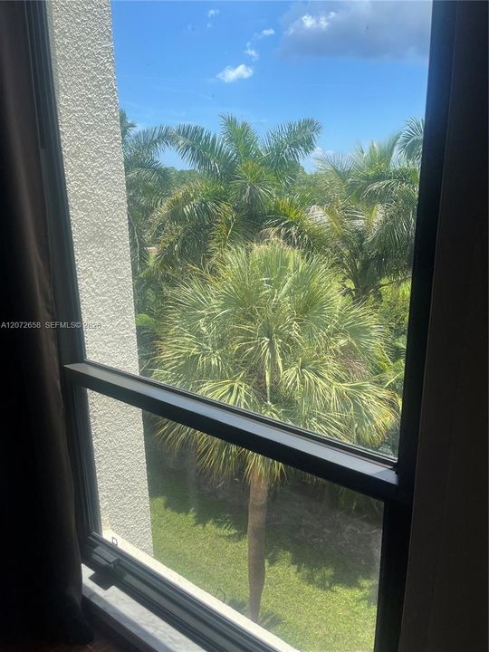 For Sale: $165,000 (2 beds, 2 baths, 1042 Square Feet)