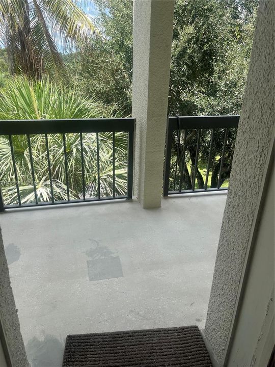 For Sale: $165,000 (2 beds, 2 baths, 1042 Square Feet)