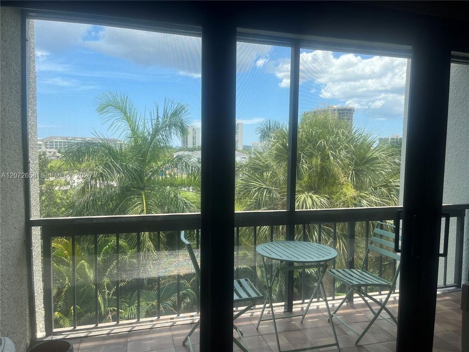 For Sale: $165,000 (2 beds, 2 baths, 1042 Square Feet)
