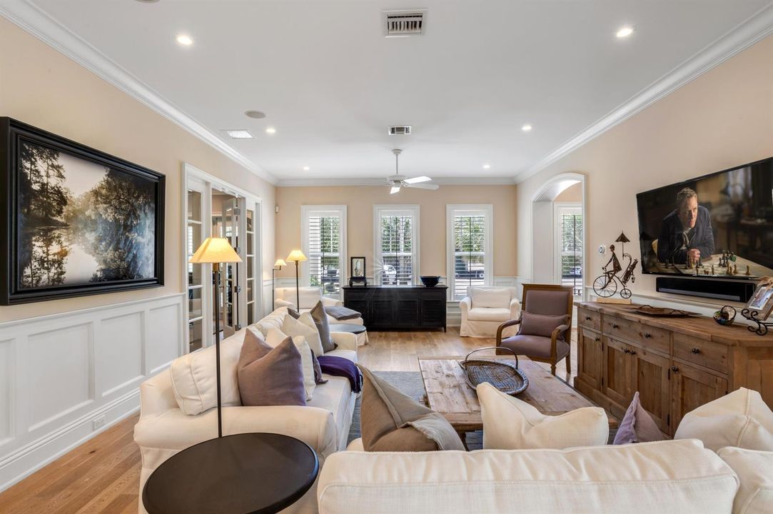 mls_FAMILY_ROOM_STRAIGHT_2