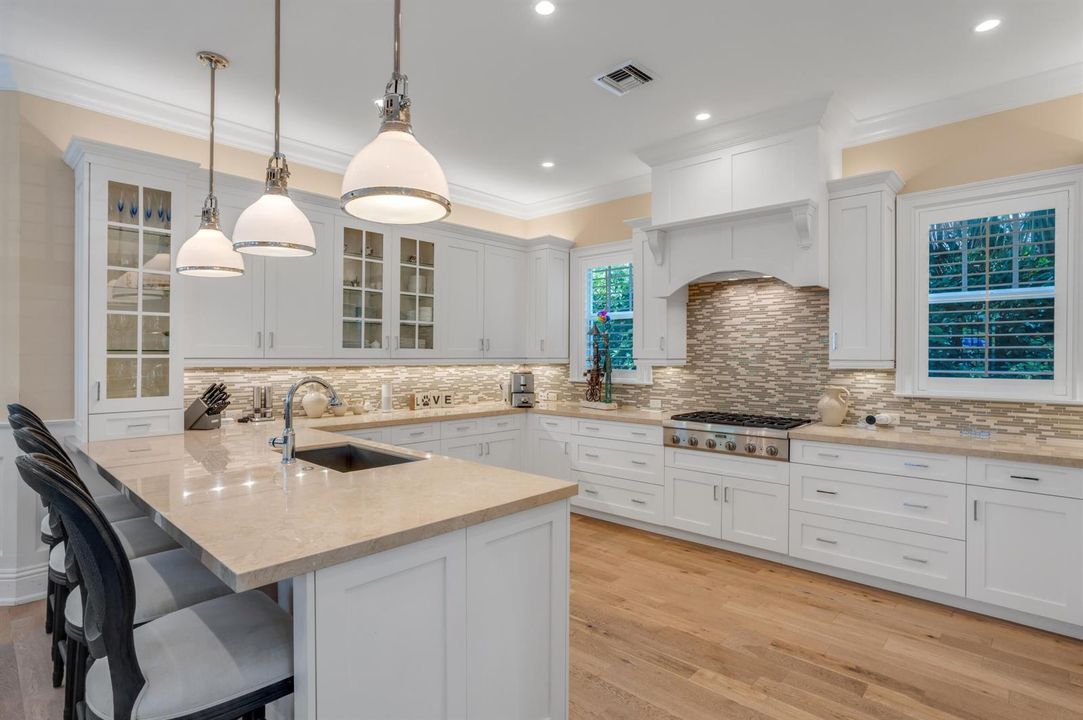 mls_KITCHEN_ANGLE