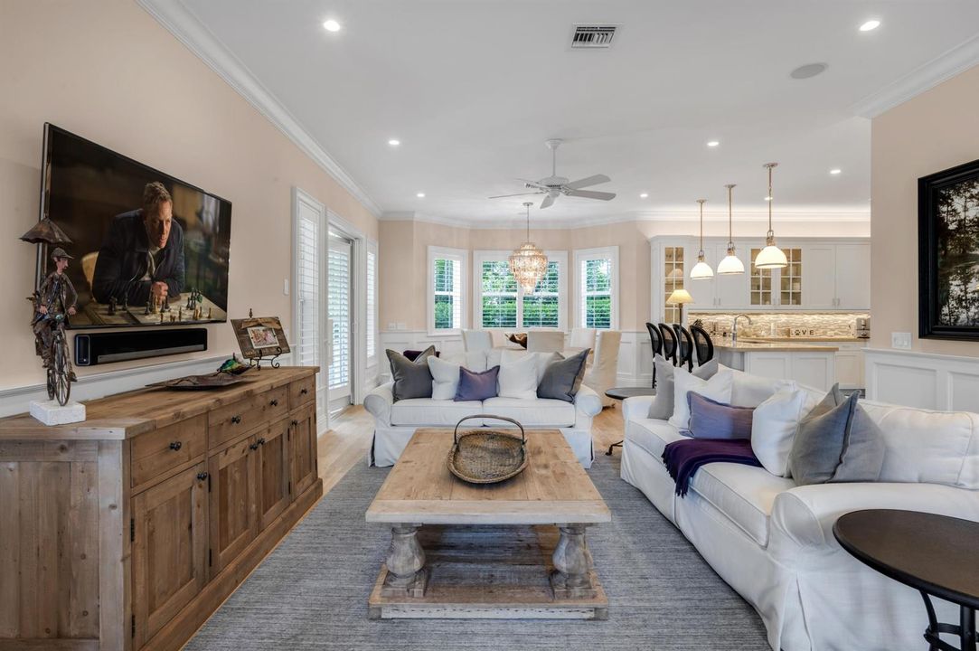 mls_FAMILY_ROOM_STRAIGHT