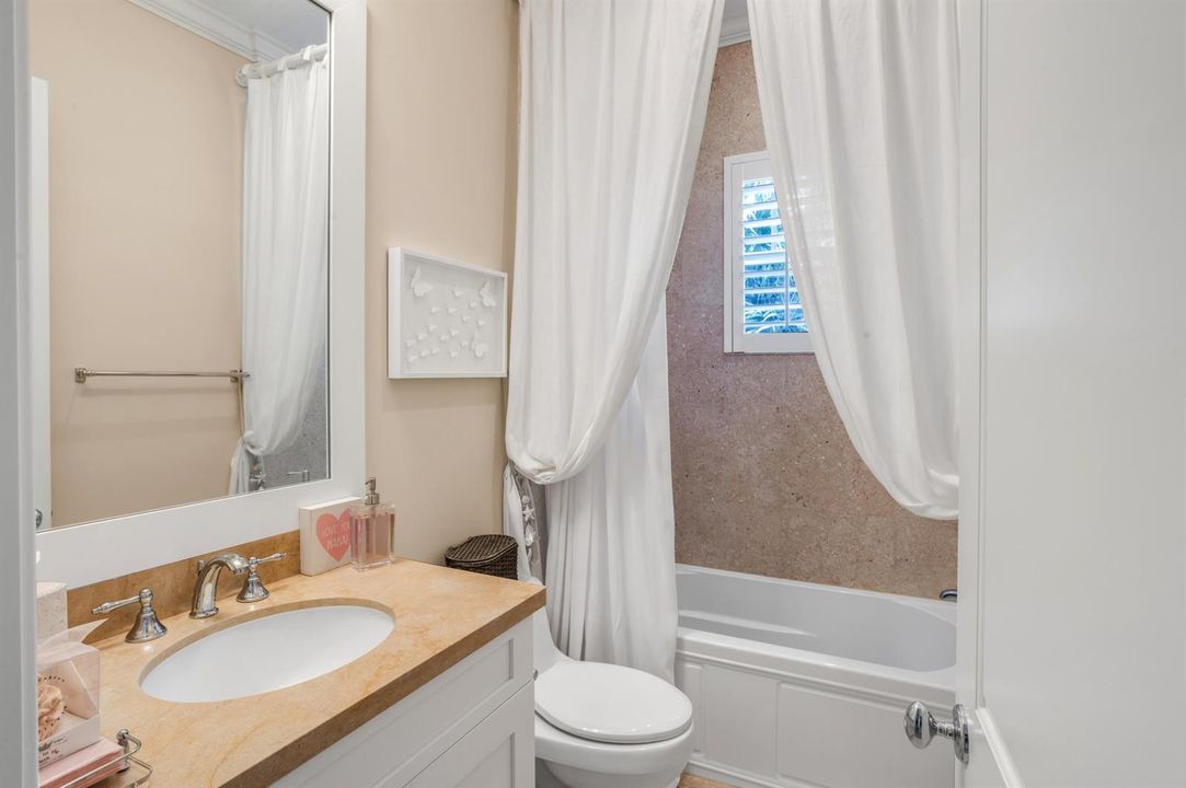 mls_BATHROOM_2