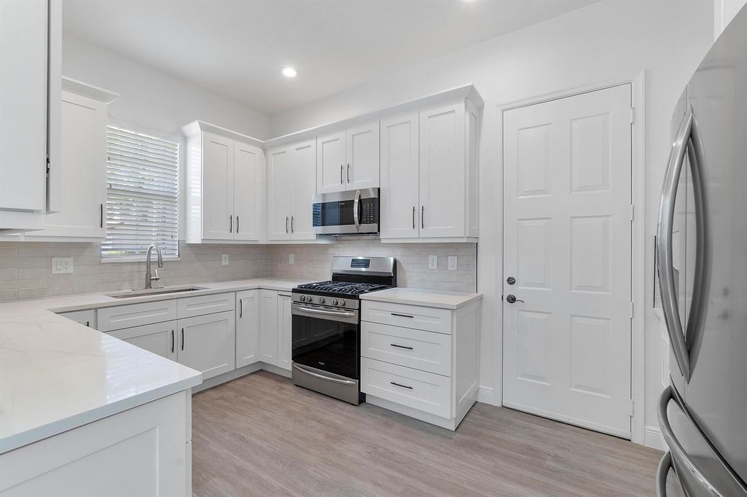 542 Tomahawk Ct_09.jpg NEW Gourmet Kitch