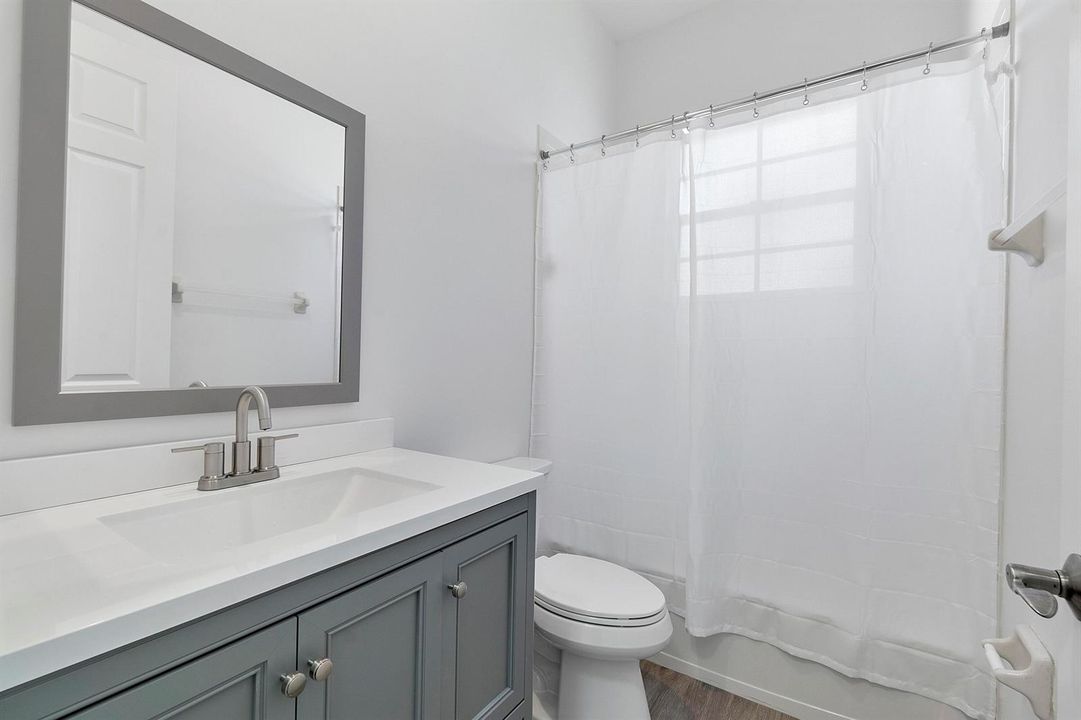 542 Tomahawk Ct_05. NEW Updated modern b