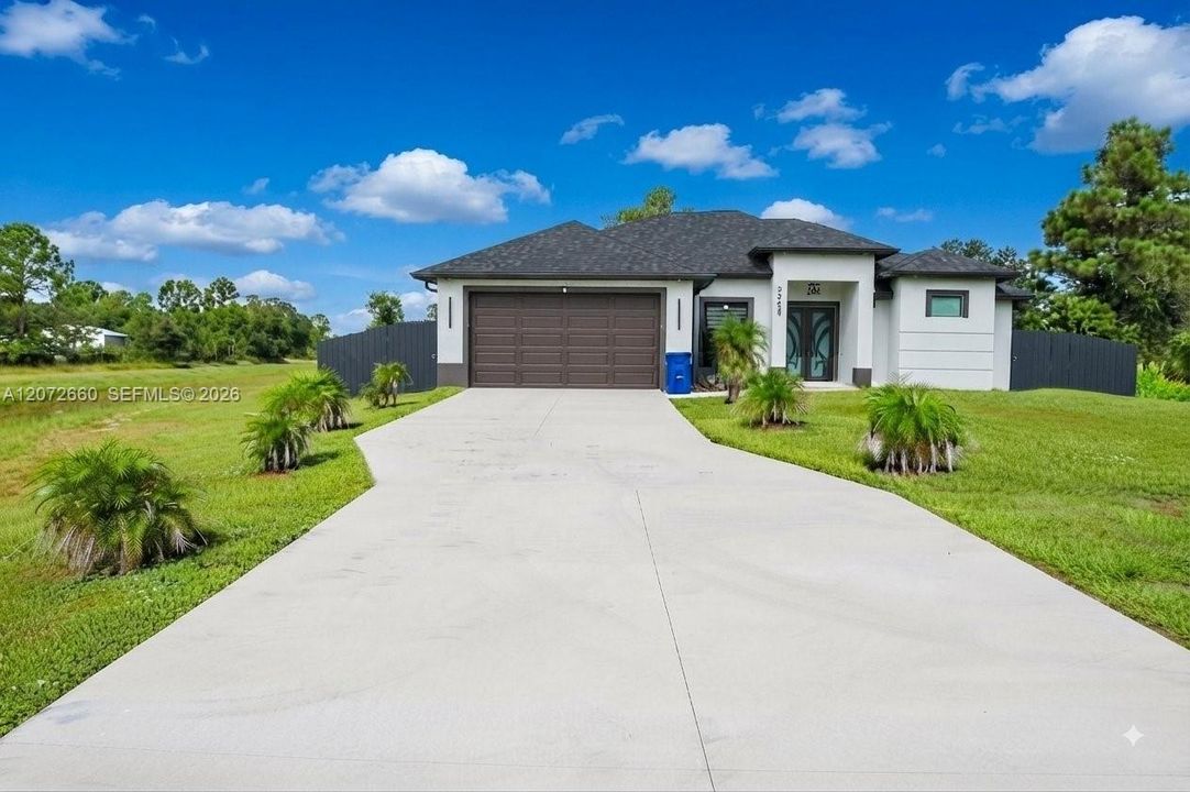 Front house view & driveway