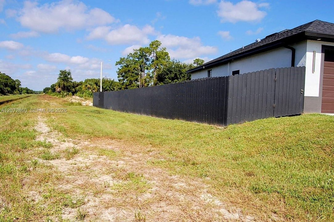 Side view next to canal, extra privacy, fully fenced