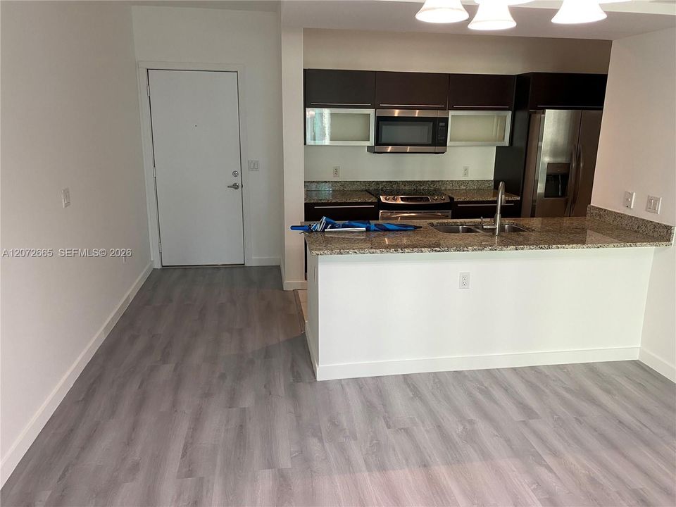 В аренду: $2,850 (1 спален, 1 ванн, 704 Квадратных фут)