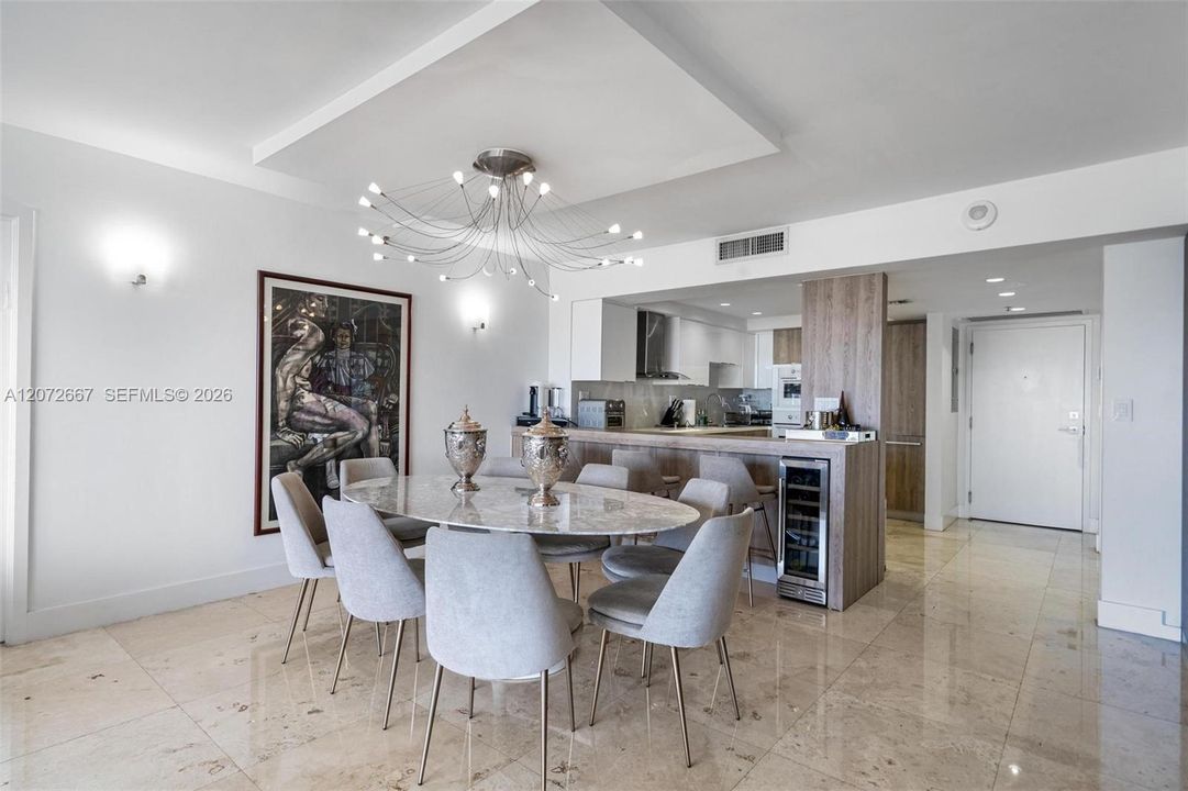 На продажу: $368,000 (2 спален, 2 ванн, 1169 Квадратных фут)