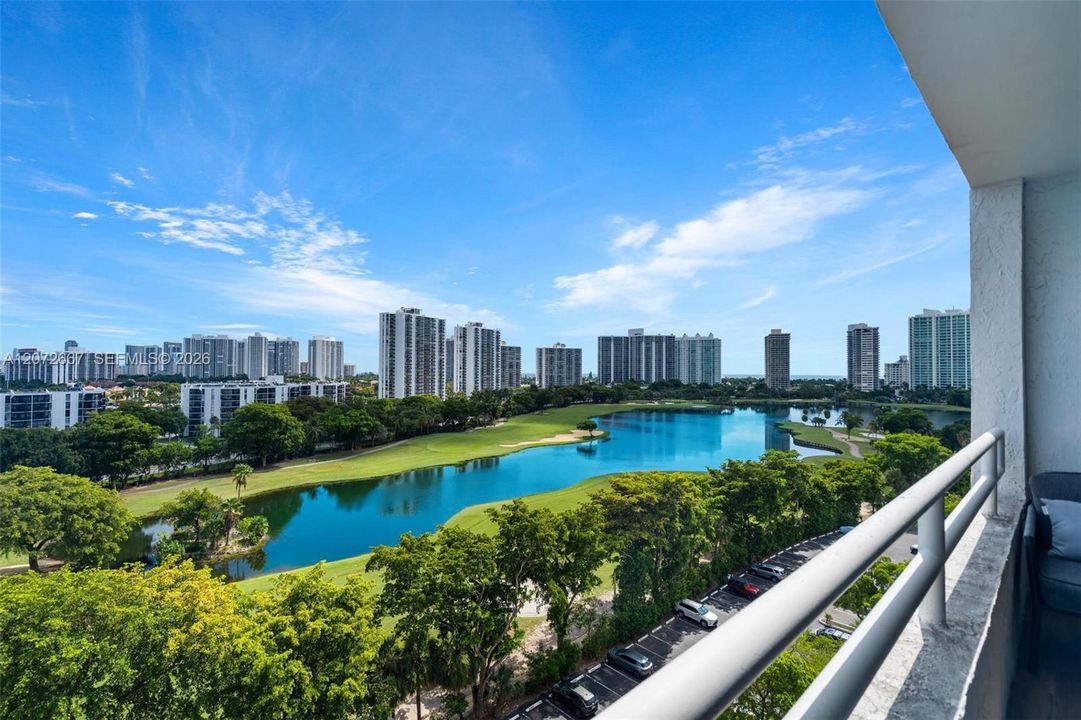 На продажу: $368,000 (2 спален, 2 ванн, 1169 Квадратных фут)