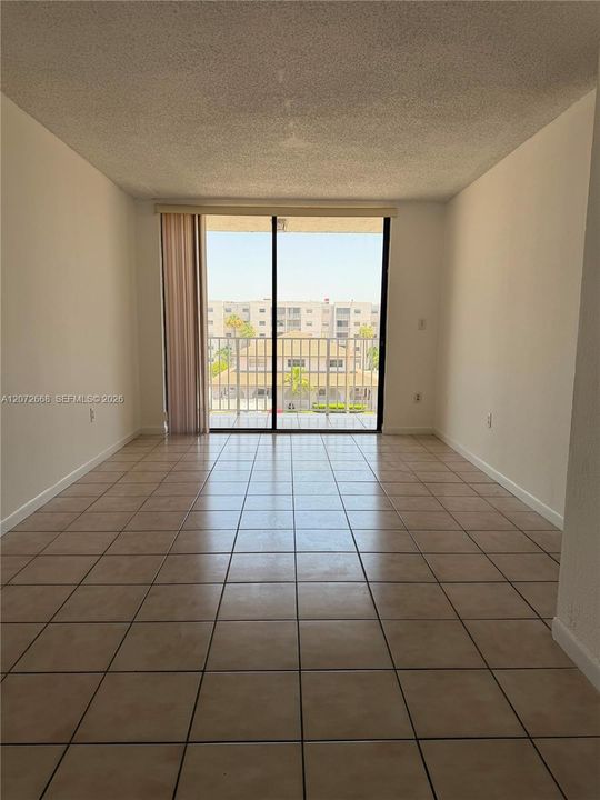 For Rent: $2,150 (2 beds, 2 baths, 870 Square Feet)