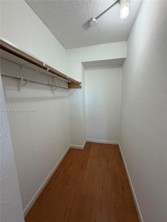 For Rent: $2,150 (2 beds, 2 baths, 870 Square Feet)