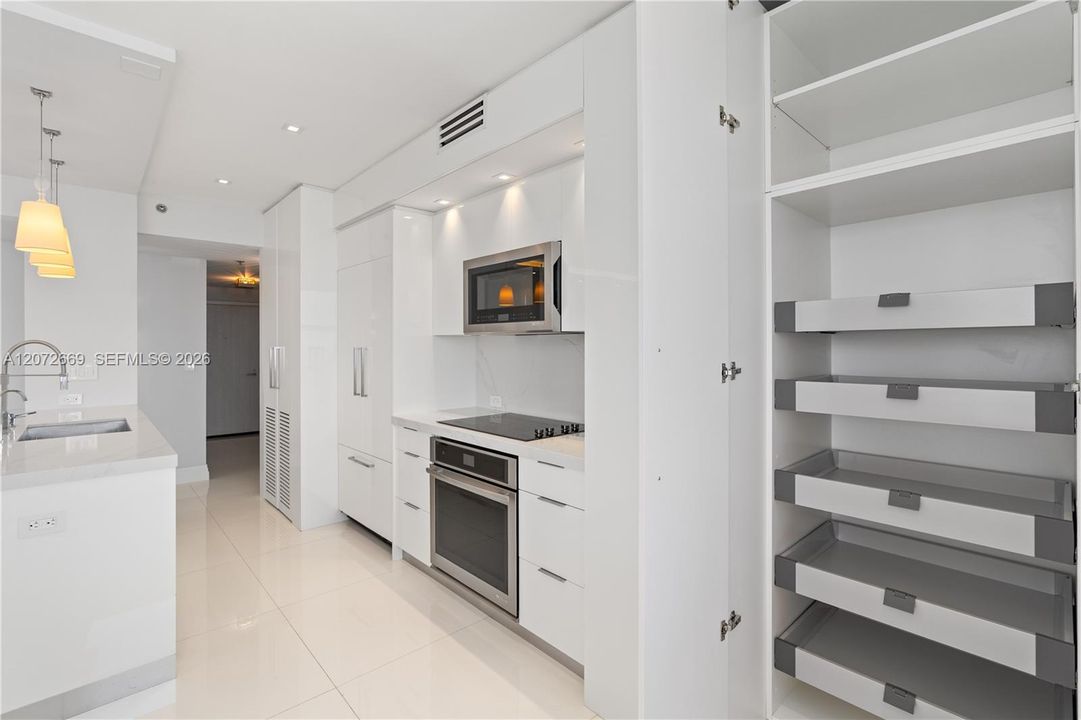 В аренду: $13,000 (2 спален, 2 ванн, 1250 Квадратных фут)