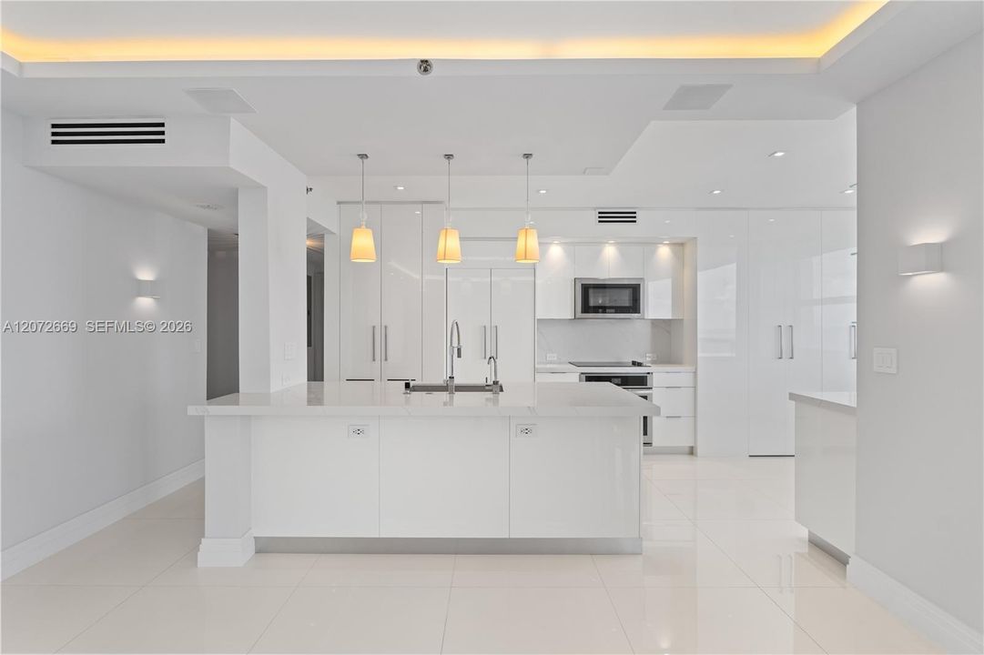 В аренду: $13,000 (2 спален, 2 ванн, 1250 Квадратных фут)