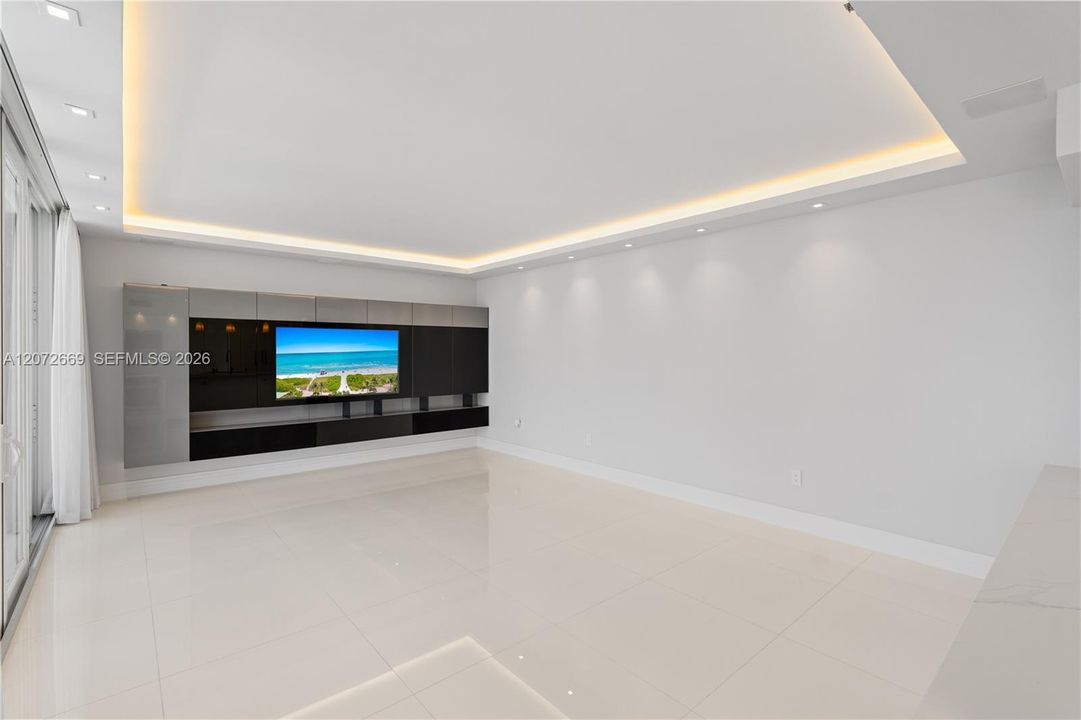 В аренду: $13,000 (2 спален, 2 ванн, 1250 Квадратных фут)