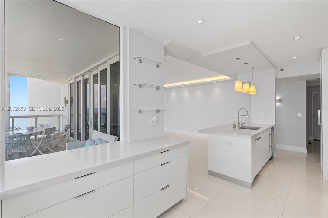 В аренду: $13,000 (2 спален, 2 ванн, 1250 Квадратных фут)