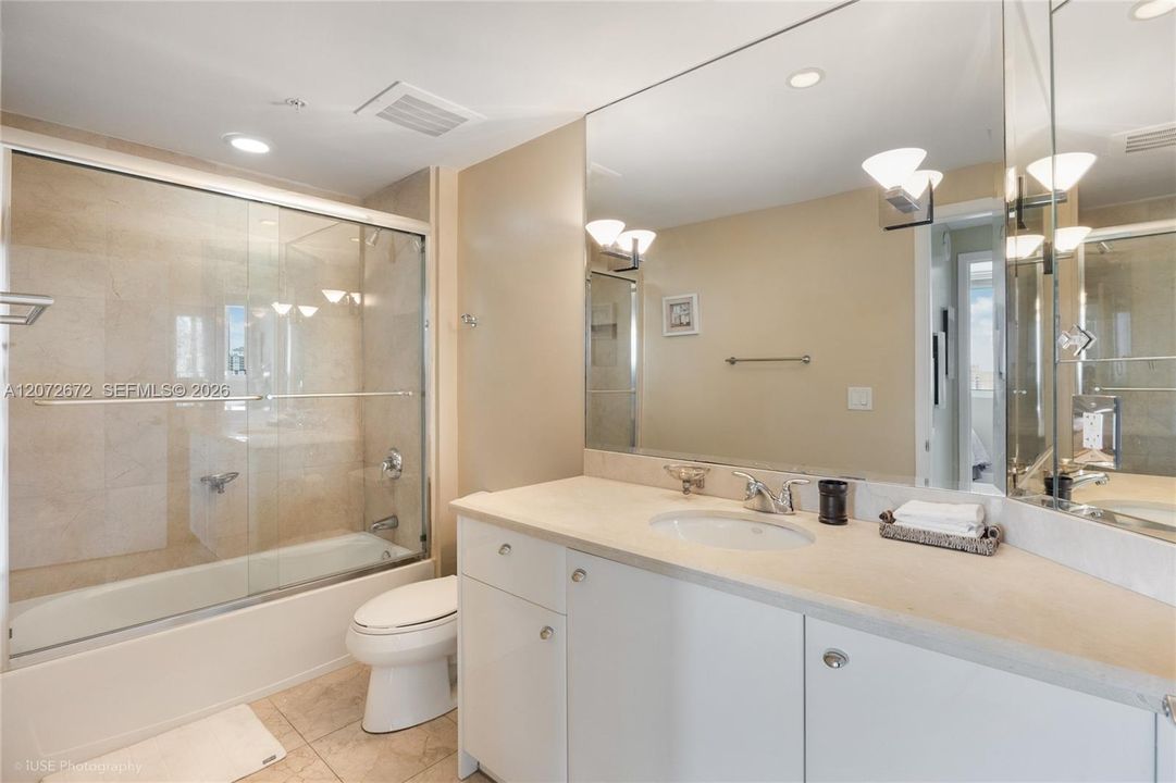 For Rent: $5,000 (2 beds, 2 baths, 1425 Square Feet)