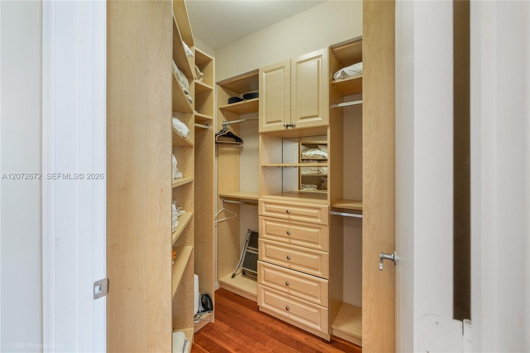 For Rent: $5,000 (2 beds, 2 baths, 1425 Square Feet)
