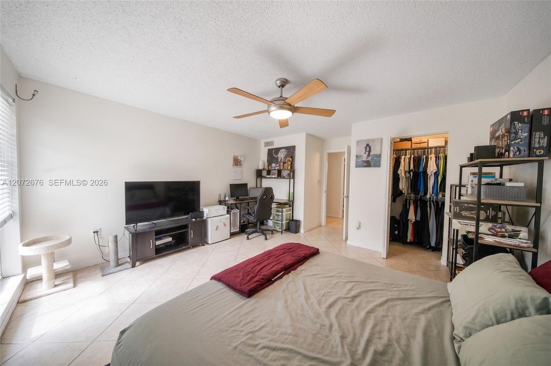 For Rent: $1,800 (1 beds, 1 baths, 709 Square Feet)
