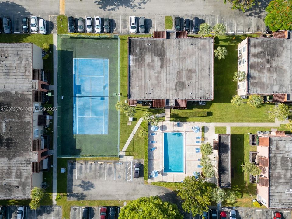 For Rent: $1,800 (1 beds, 1 baths, 709 Square Feet)
