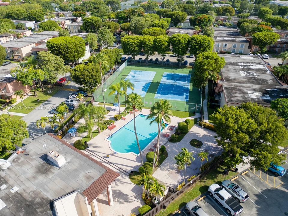 For Rent: $1,800 (1 beds, 1 baths, 709 Square Feet)