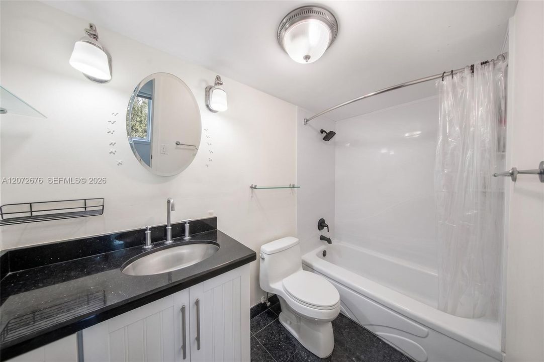 For Rent: $1,800 (1 beds, 1 baths, 709 Square Feet)