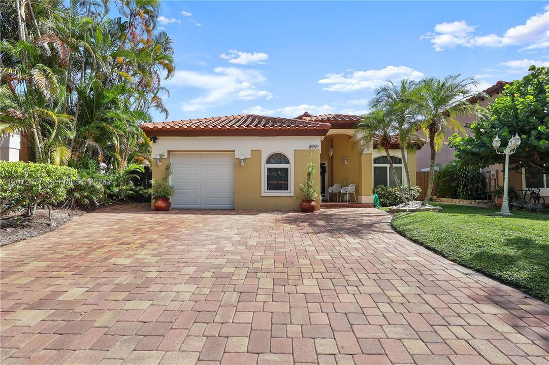 For Sale: $659,000 (3 beds, 2 baths, 1602 Square Feet)