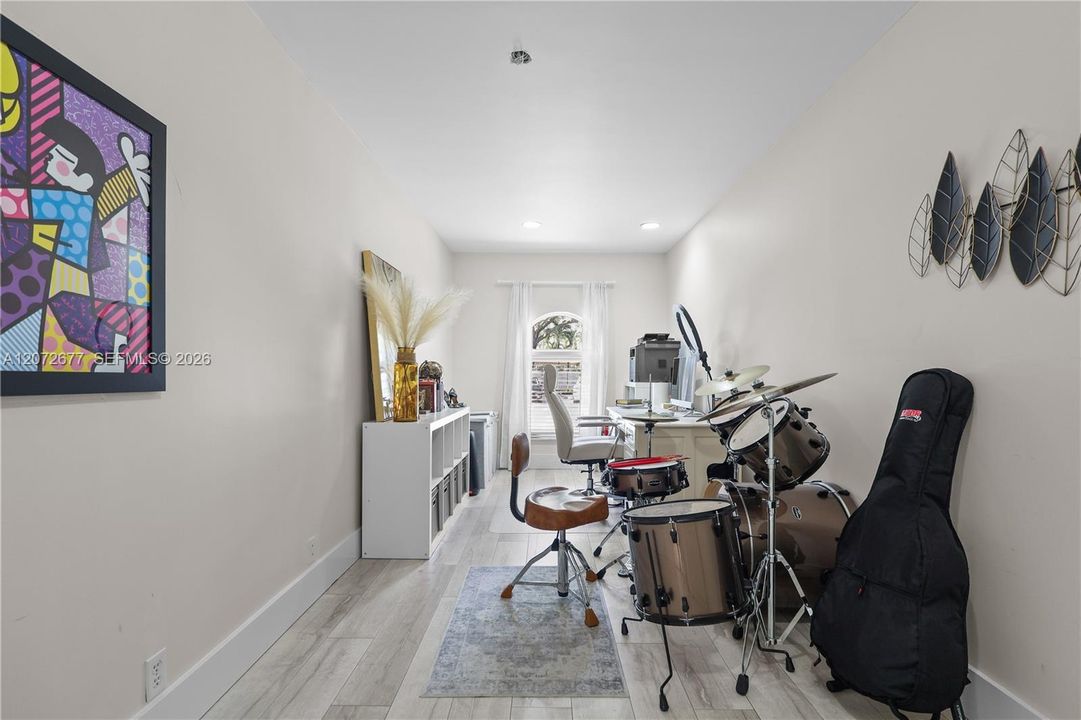 For Sale: $659,000 (3 beds, 2 baths, 1602 Square Feet)