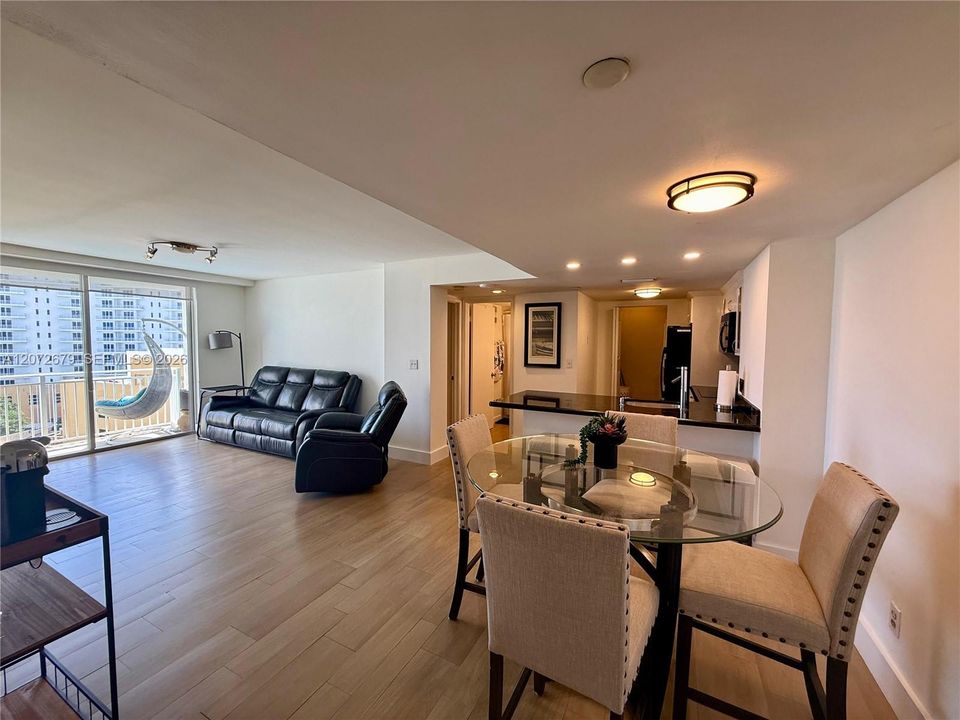 For Rent: $3,850 (2 beds, 2 baths, 968 Square Feet)