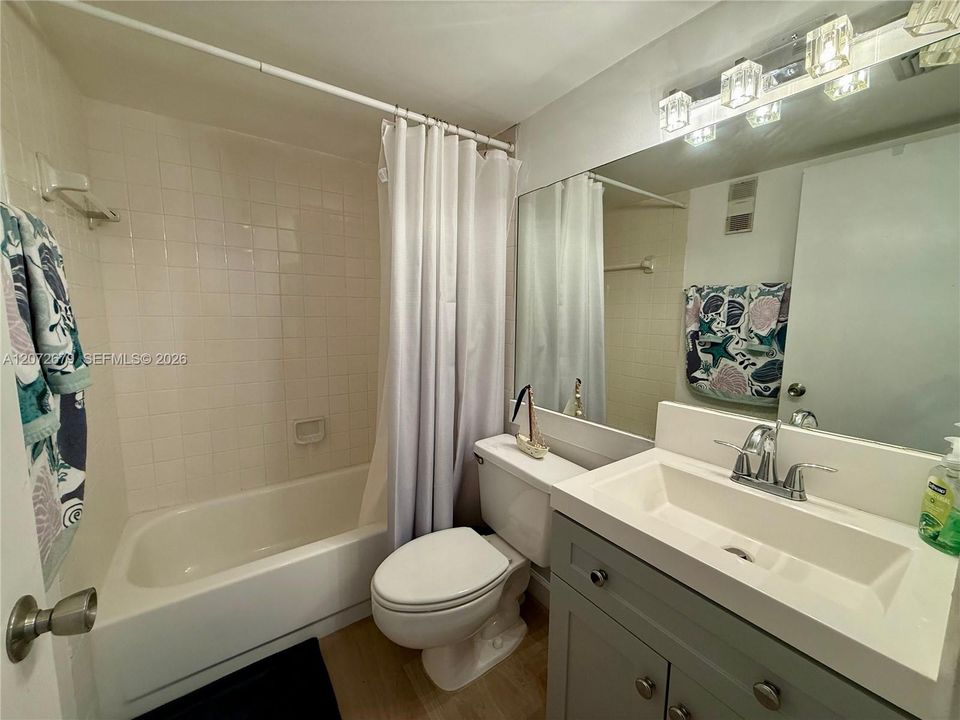 For Rent: $3,850 (2 beds, 2 baths, 968 Square Feet)