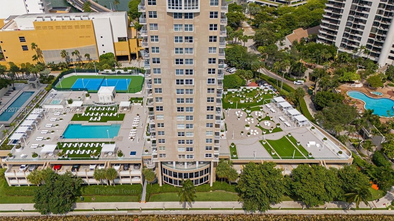 For Rent: $3,850 (2 beds, 2 baths, 968 Square Feet)