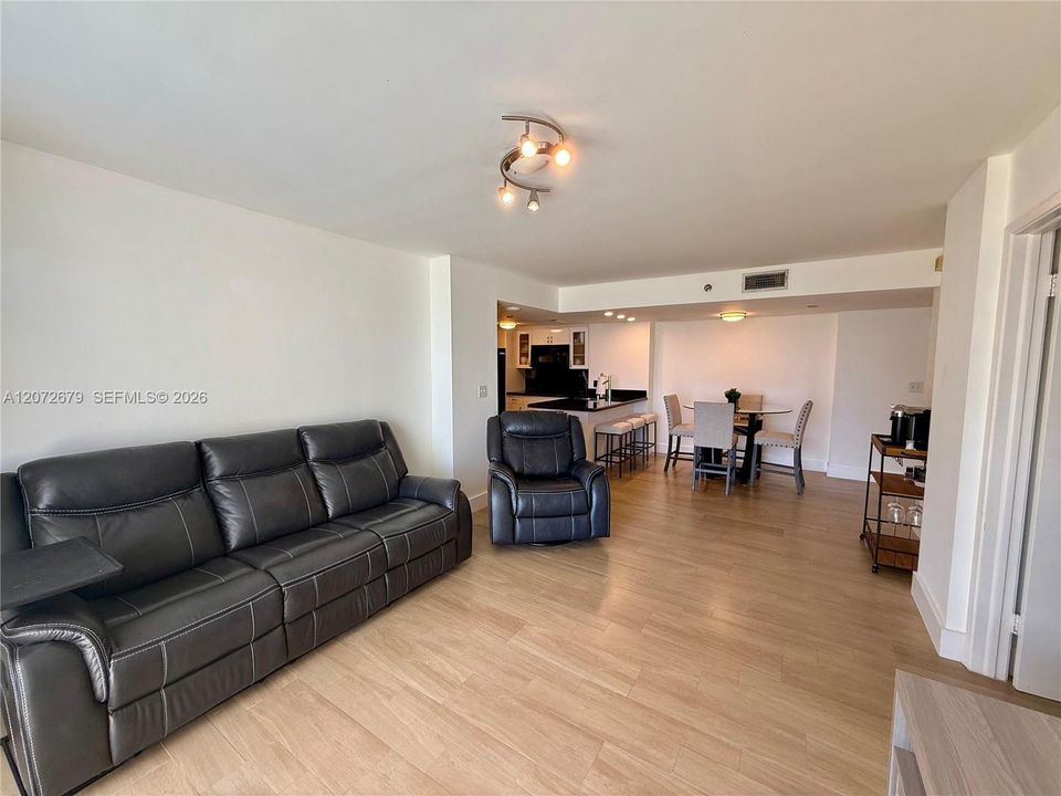 For Rent: $3,850 (2 beds, 2 baths, 968 Square Feet)
