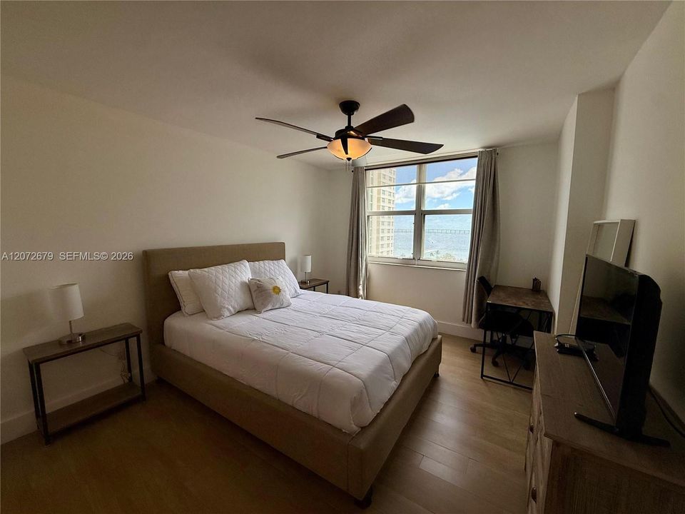 For Rent: $3,850 (2 beds, 2 baths, 968 Square Feet)