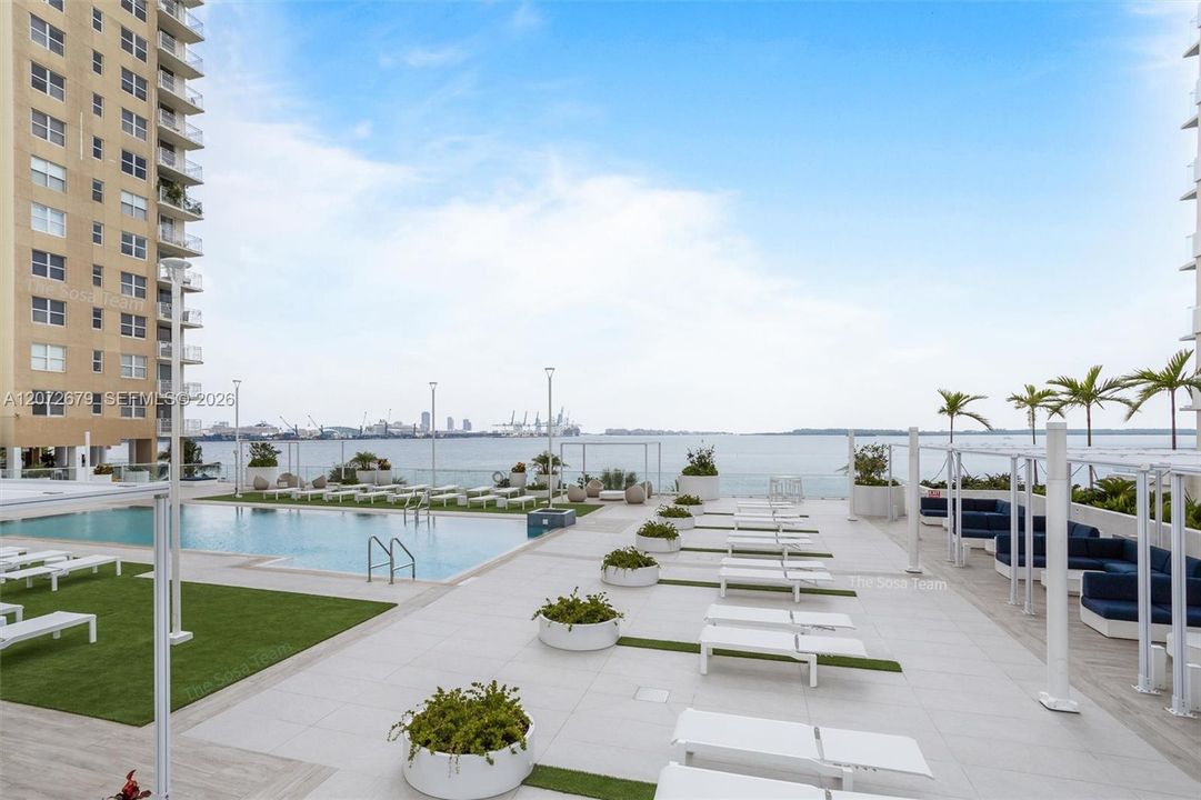 For Rent: $3,850 (2 beds, 2 baths, 968 Square Feet)
