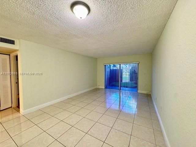В аренду: $1,900 (1 спален, 1 ванн, 810 Квадратных фут)