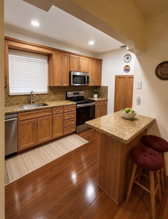For Sale: $815,000 (3 beds, 3 baths, 2350 Square Feet)