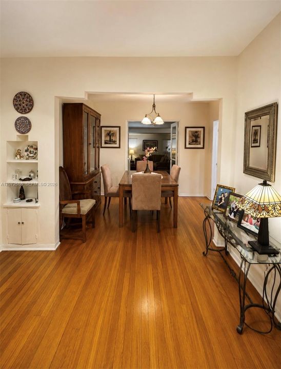 For Sale: $815,000 (3 beds, 3 baths, 2350 Square Feet)