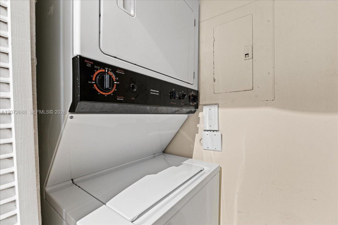 For Rent: $4,500 (1 beds, 1 baths, 740 Square Feet)