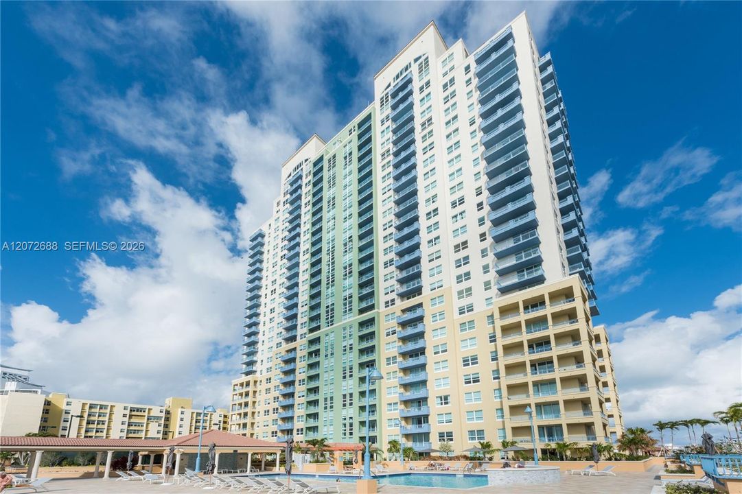 For Rent: $4,500 (1 beds, 1 baths, 740 Square Feet)