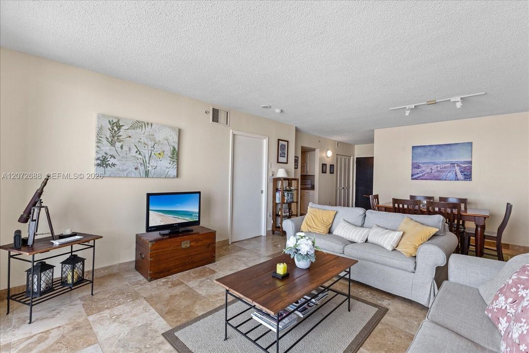 For Rent: $4,500 (1 beds, 1 baths, 740 Square Feet)