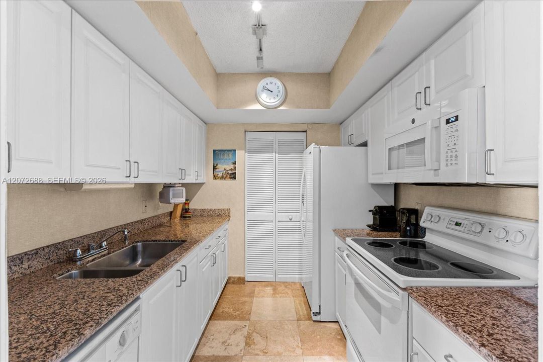For Rent: $4,500 (1 beds, 1 baths, 740 Square Feet)