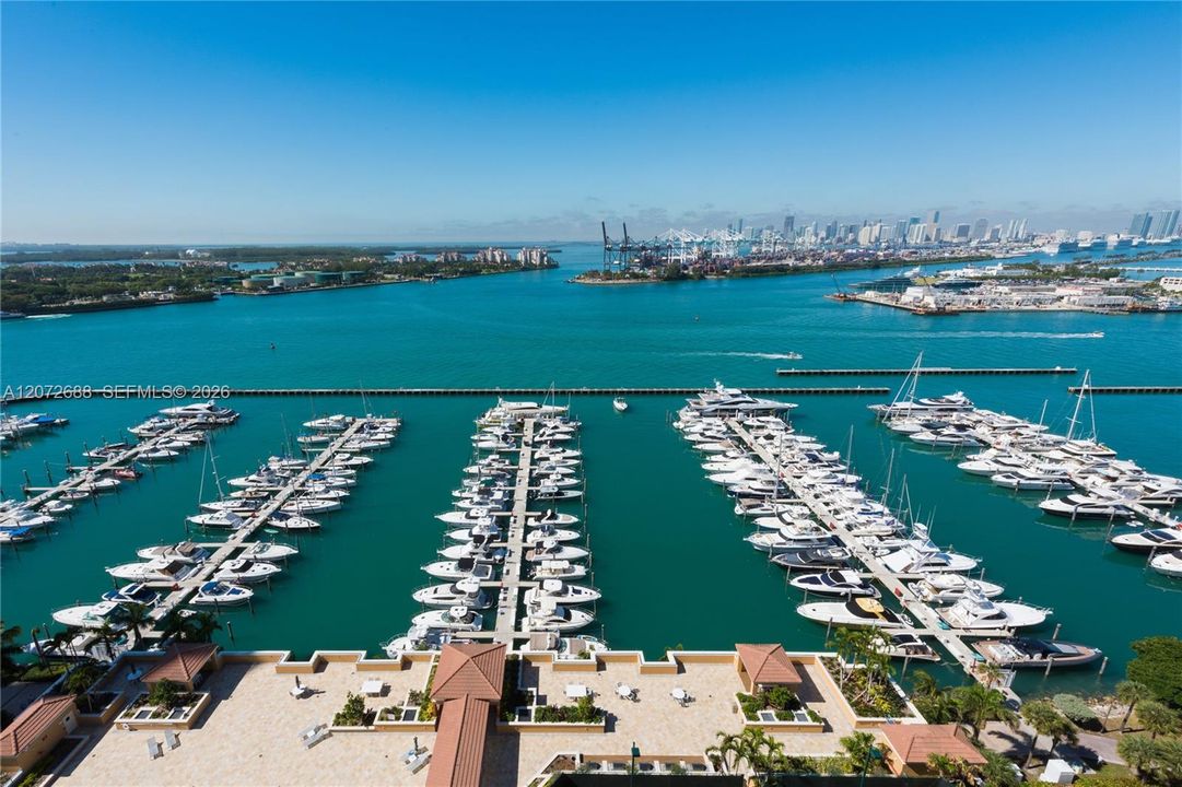 For Rent: $4,500 (1 beds, 1 baths, 740 Square Feet)