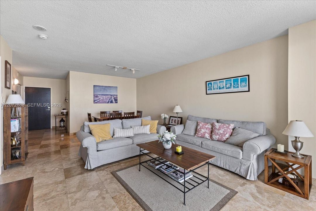 For Rent: $4,500 (1 beds, 1 baths, 740 Square Feet)