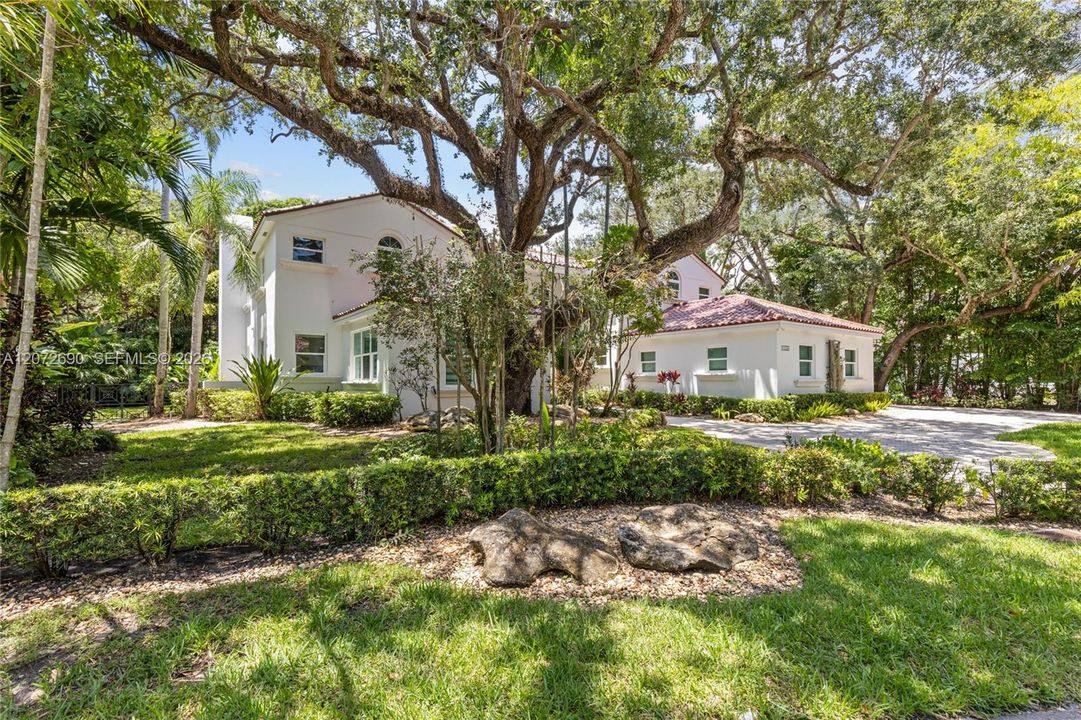 For Sale: $4,700,000 (5 beds, 4 baths, 4464 Square Feet)