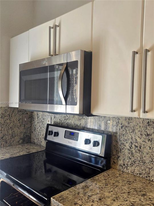 For Rent: $2,600 (3 beds, 2 baths, 992 Square Feet)