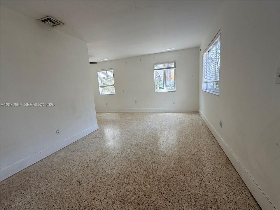 En Renta: $2,600 (2 camas, 1 baños, 1840 Pies cuadrados)