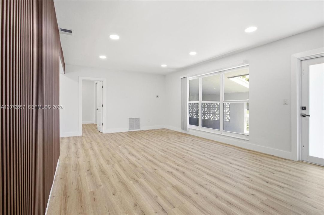 For Sale: $595,000 (3 beds, 2 baths, 1296 Square Feet)